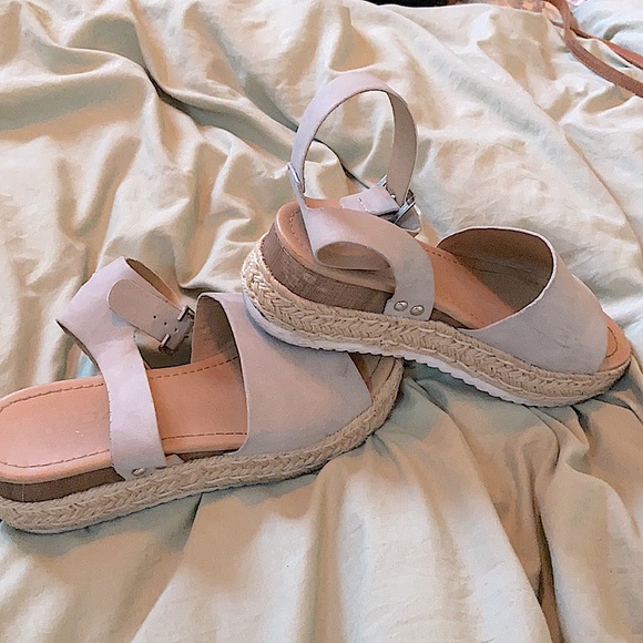 PLATFORM SANDALS - Picture 2 of 3